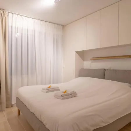 New Flat On A Top-level Location For 6 Lägenhet
