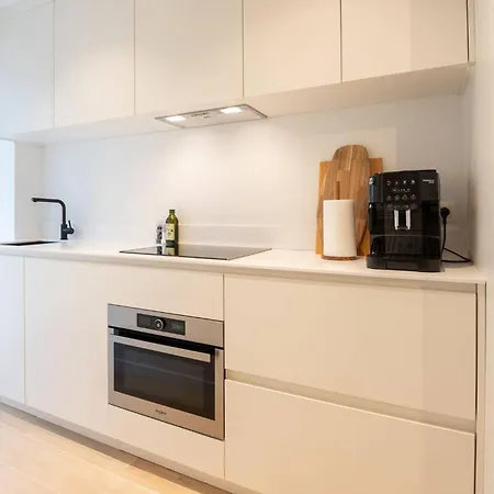 New Flat On A Top-level Location For 6 Apartment