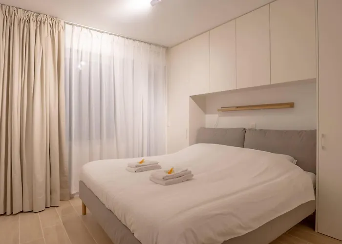 New Flat On A Top-level Location For 6 Apartment