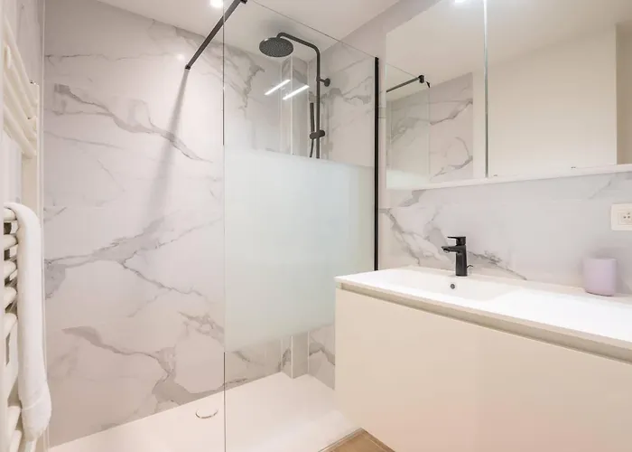 New Flat On A Top-level Location For 6 Apartment